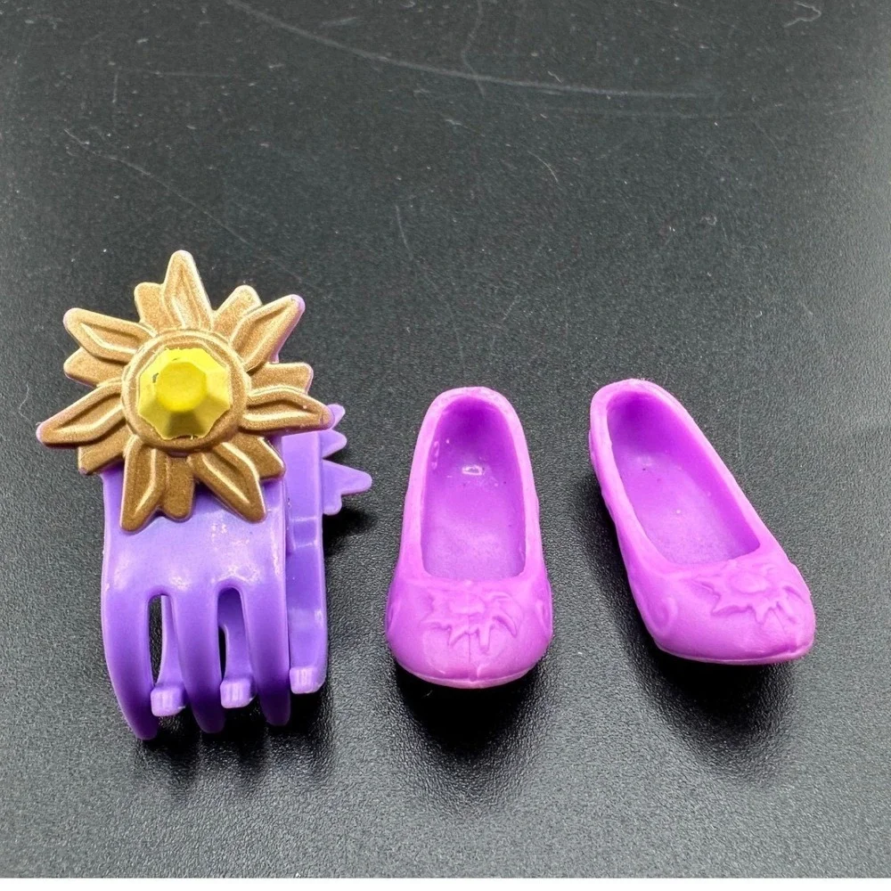 Rapunzel doll Disney replacement shoes and hair clip fashion doll size